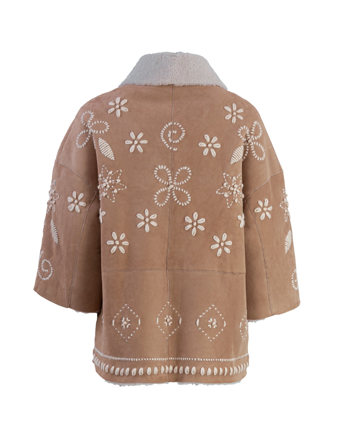 shop BENEDETTA NOVI  Giaccone: Benedetta Novi montone con ricami.
Colletto.
Maniche 3/4.
Tasche applicate.
Chiusura con bottoni.
Vestibilità regolare.
Composizione: 100% Pelle.
Fabbricato in Italia.. LAURAEMB MAKEDON-MIELE/CORD number 4888369
